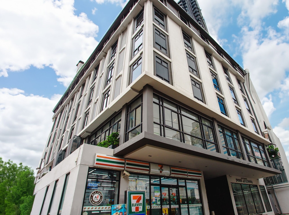 sam e hotel bangkok sathorn