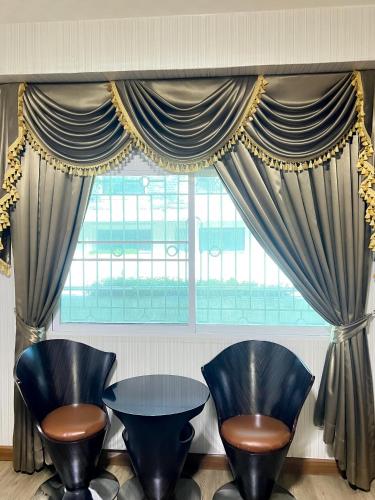 silom dynasty hostel