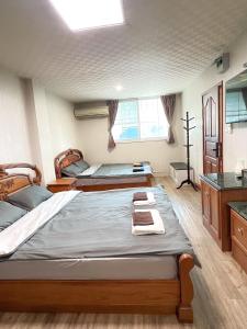 silom dynasty hostel