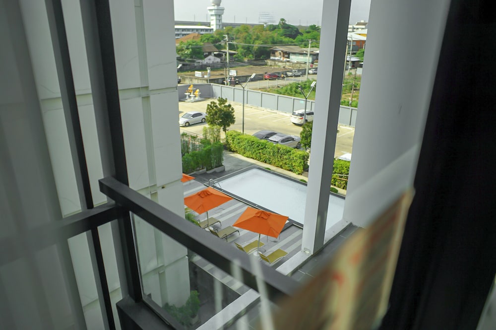 moji don mueang airport hotel bangkok