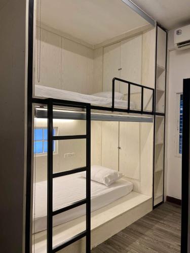 comfy crib hostel