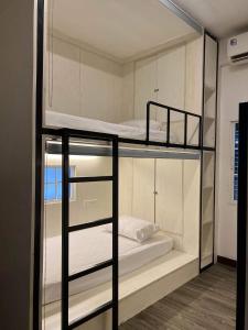 comfy crib hostel