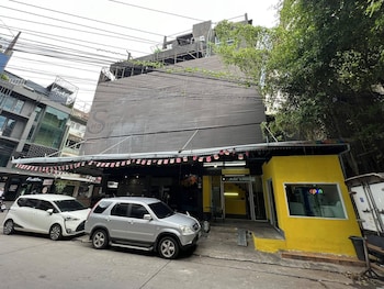 comfy crib hostel