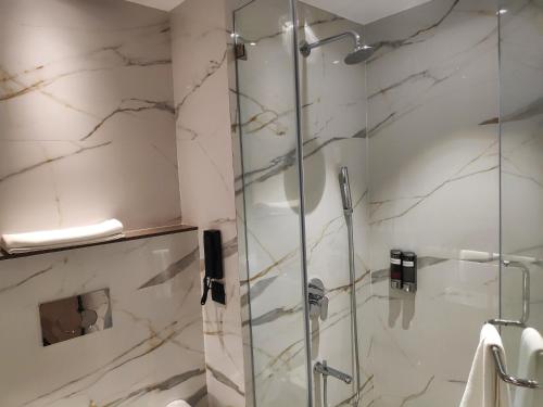 maxxvalue hotel midc