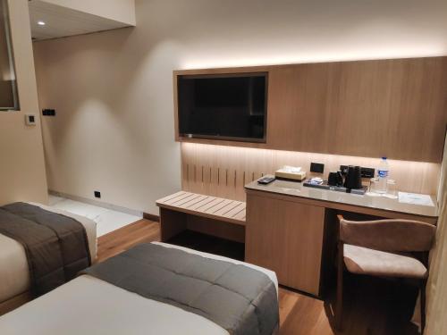 maxxvalue hotel midc