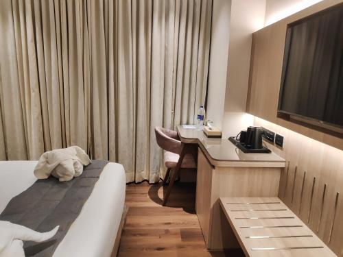 maxxvalue hotel midc