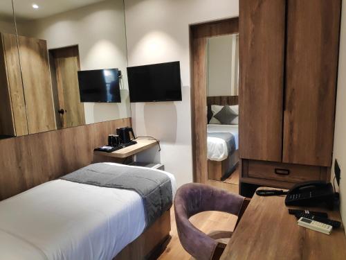 maxxvalue hotel midc