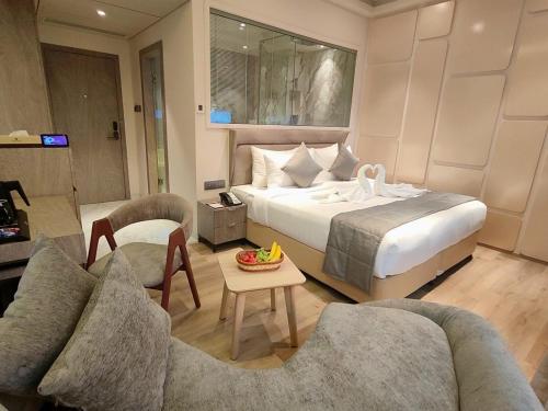 maxxvalue hotel midc