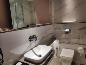 maxxvalue hotel midc