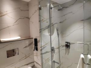 maxxvalue hotel midc