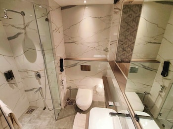 maxxvalue hotel midc