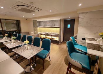 maxxvalue hotel midc