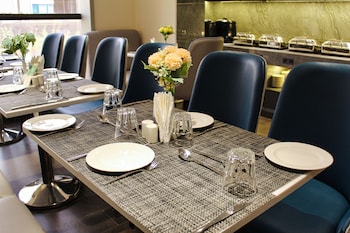 maxxvalue hotel midc