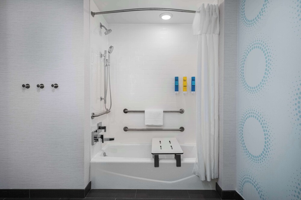 tru by hilton phoenix midtown