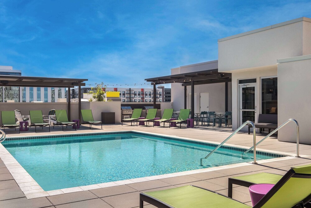 tru by hilton phoenix midtown