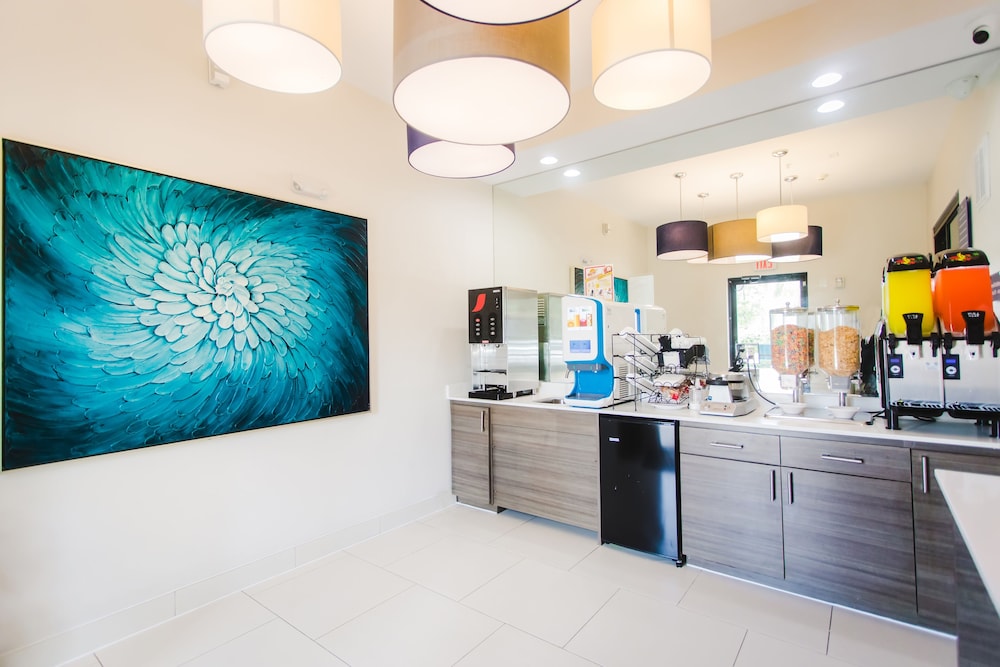 palace inn blue i 45 and college ave