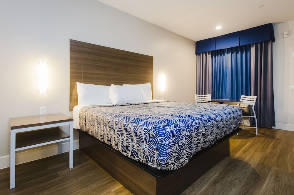 palace inn blue i 45 and college ave