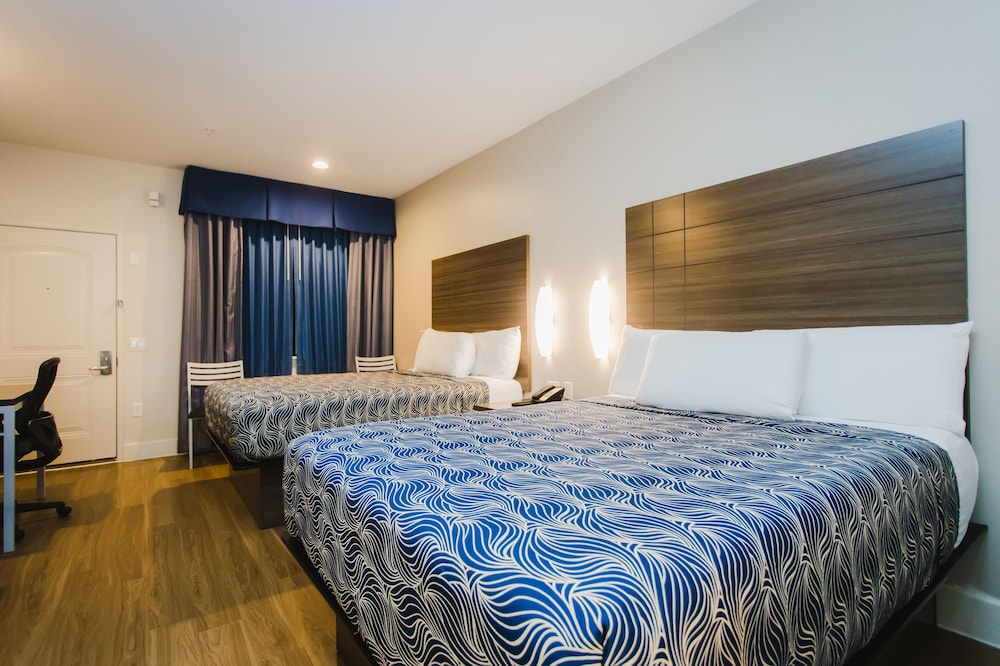 palace inn blue i 45 and college ave