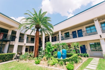 palace inn blue i 45 and college ave