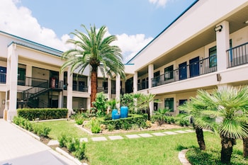 palace inn blue i 45 and college ave