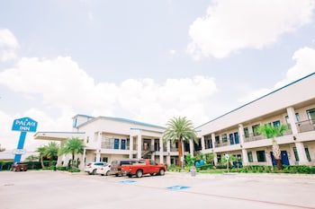 palace inn blue i 45 and college ave