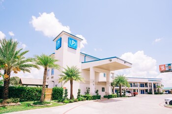 palace inn blue i 45 and college ave