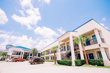 palace inn blue i 45 and college ave