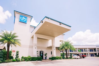 palace inn blue i 45 and college ave