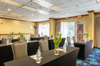 hampton inn and suites jacksonville deerwood park