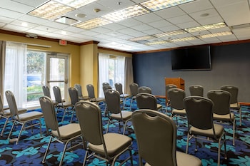 hampton inn and suites jacksonville deerwood park