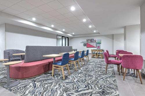 home2 suites dallas i 30 cockrell hill