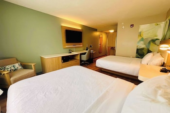 wyndham garden louisville east