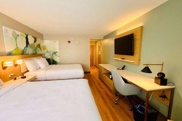 wyndham garden louisville east