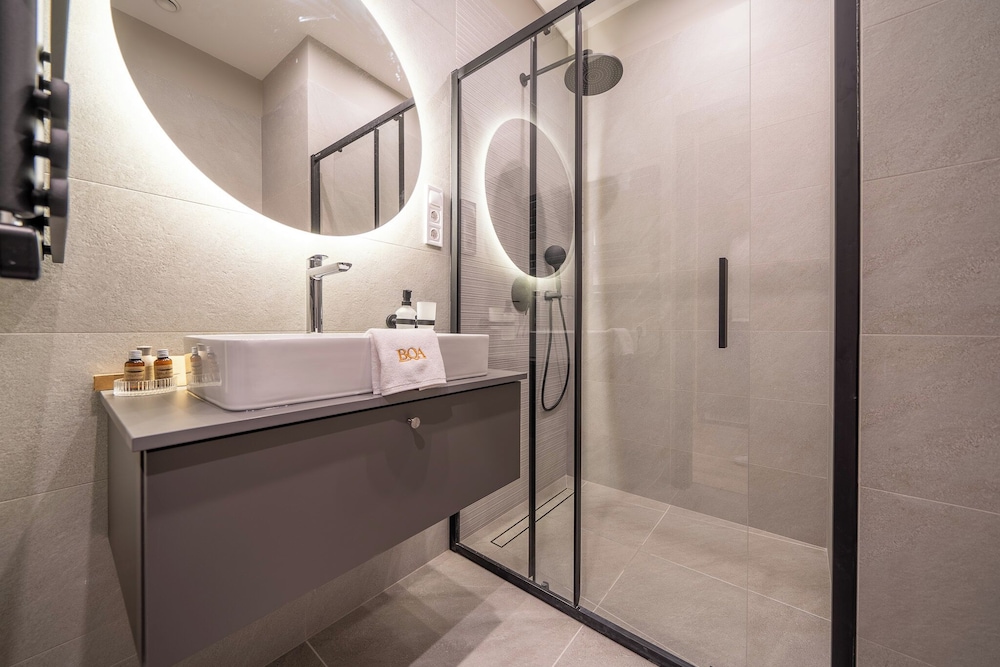 karoly boutique suites best location by bqa
