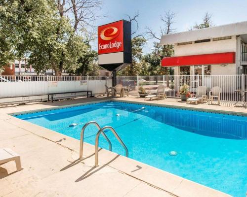 econo lodge downtown