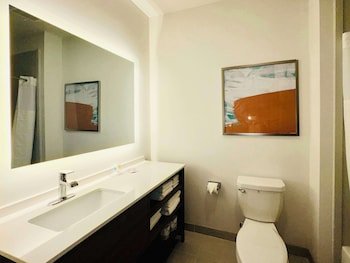 Comfort Inn & Suites,,2 star