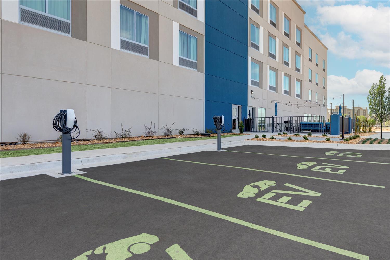 hampton inn and suites little rock airport