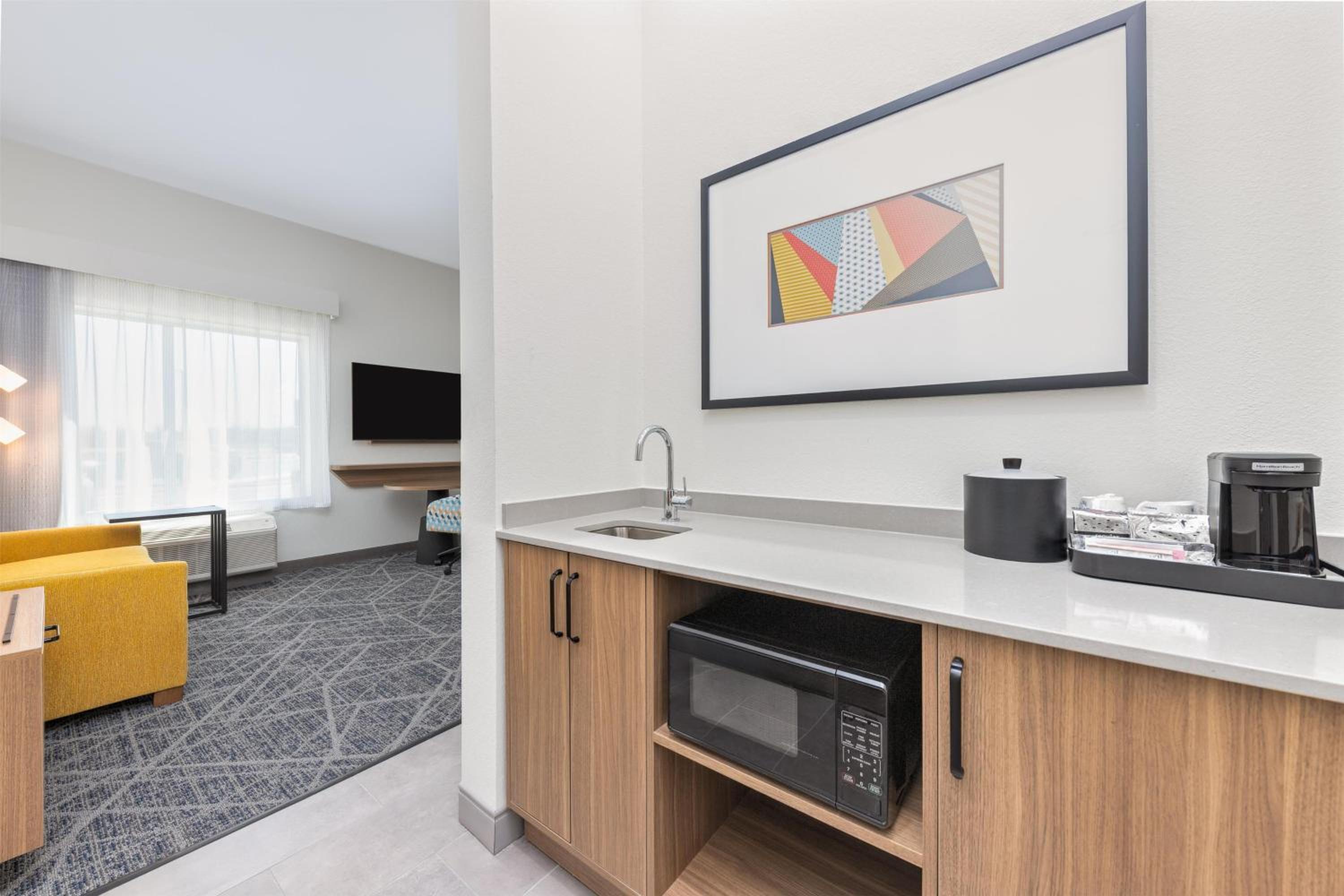 hampton inn and suites little rock airport