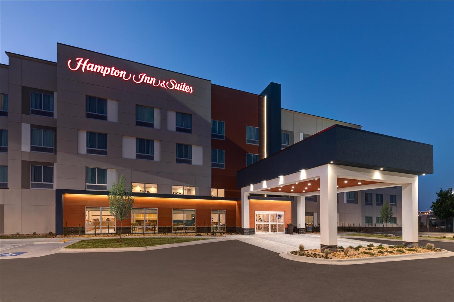hampton inn and suites little rock airport