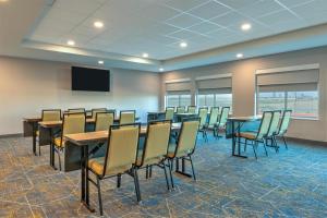 hampton inn and suites little rock airport