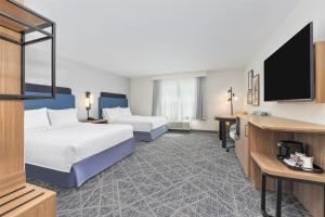 hampton inn and suites little rock airport
