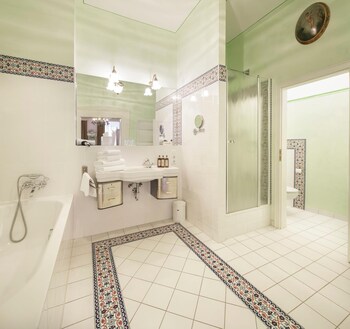 hotel orphee gro es haus