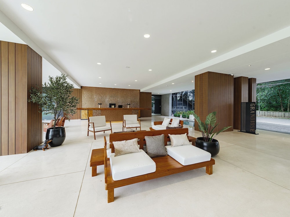 the grandiose hotel chiang rai