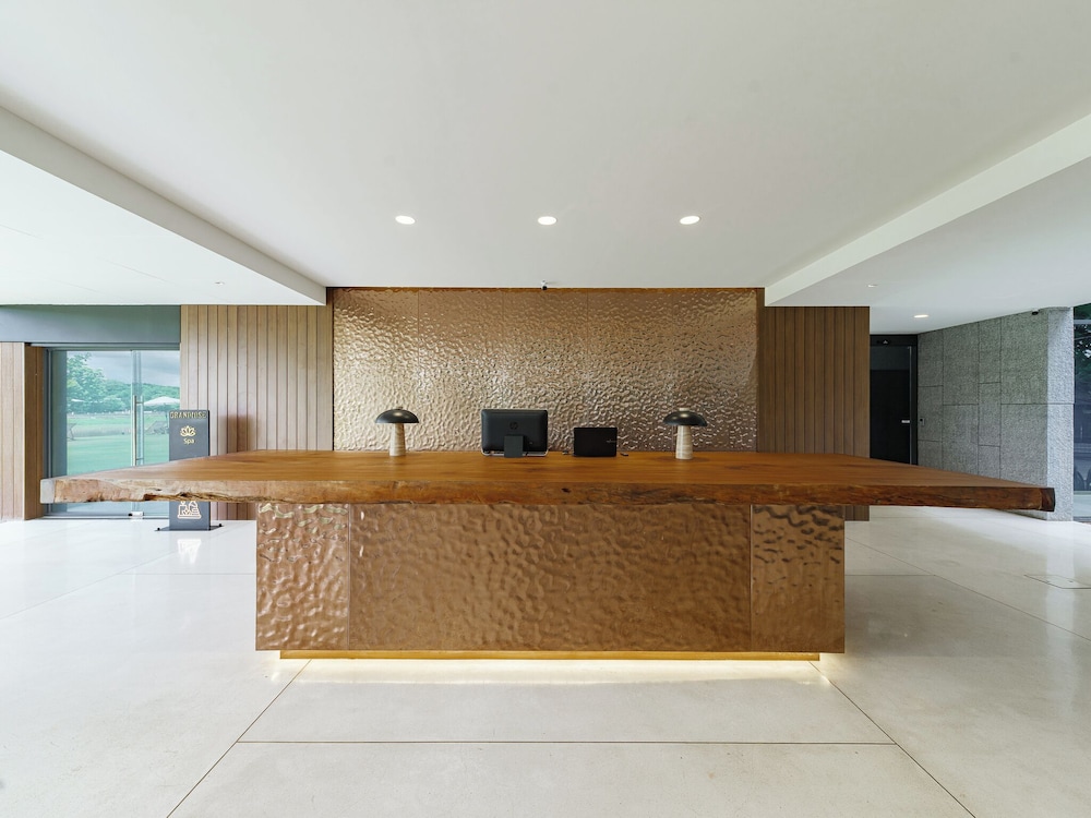 the grandiose hotel chiang rai