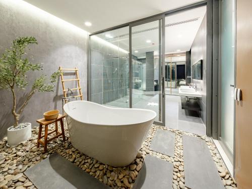 the grandiose hotel chiang rai