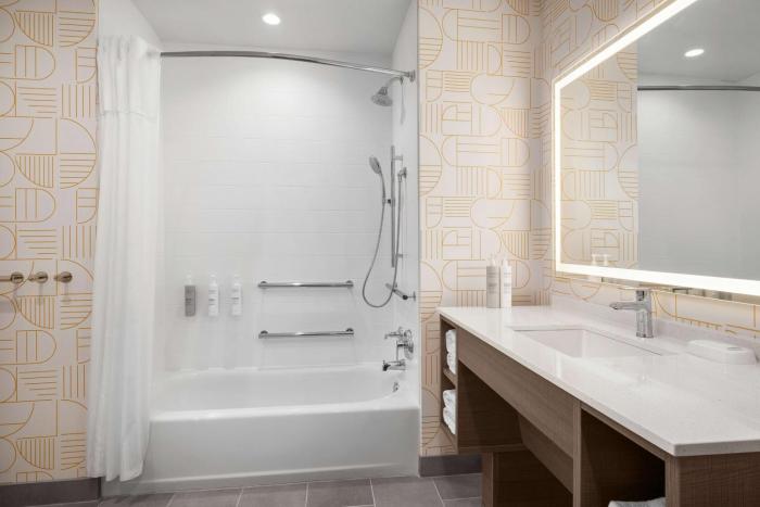 home2 suites by hilton eureka