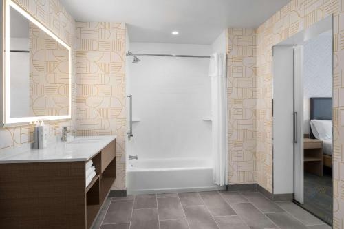 home2 suites by hilton eureka