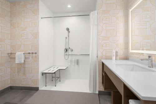 home2 suites by hilton eureka