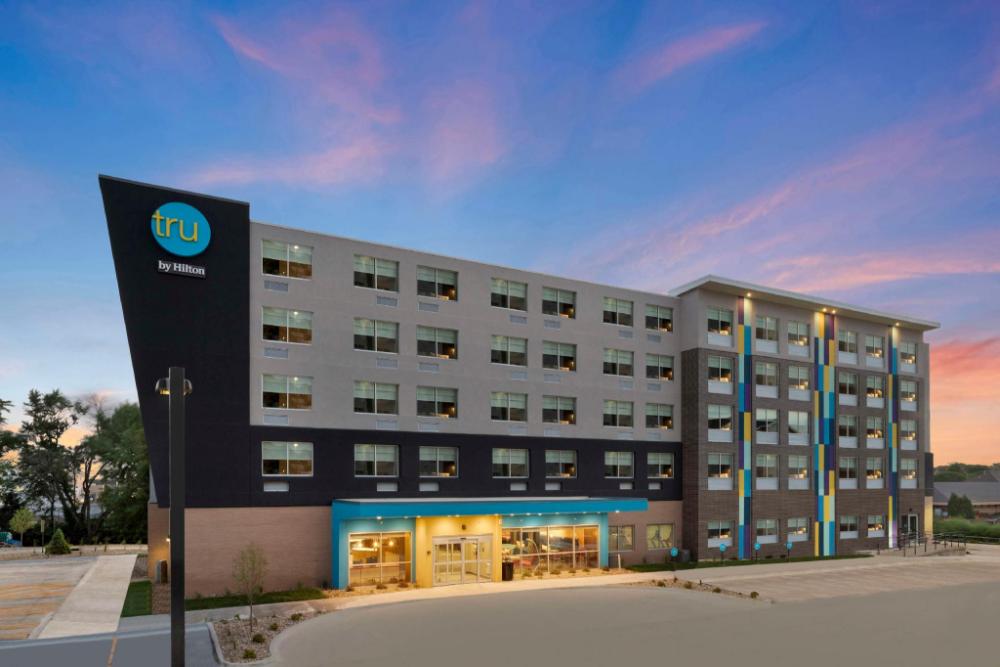 tru by hilton lincoln east