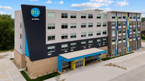 tru by hilton lincoln east